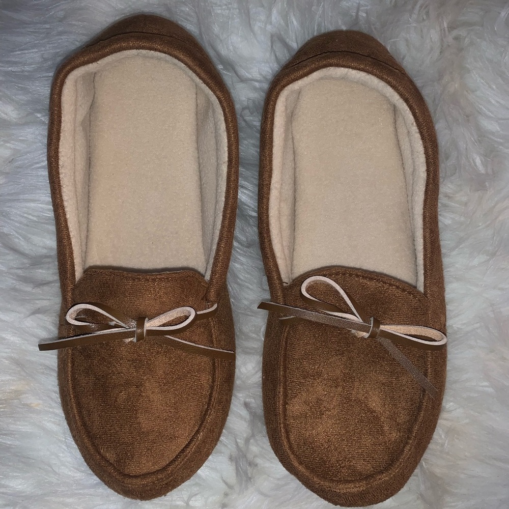 Memory Foam Moccasins shoes. Size Women XL (9-10).